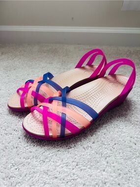 CROCS Isabella jelly huarache  Women’s Multicolor Strappy Wedge Sandals 8